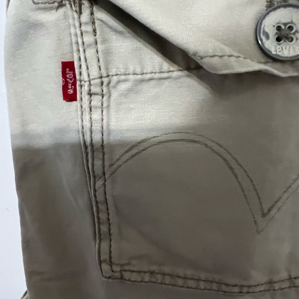 LEVI’S SHORT - Picture 3 of 10